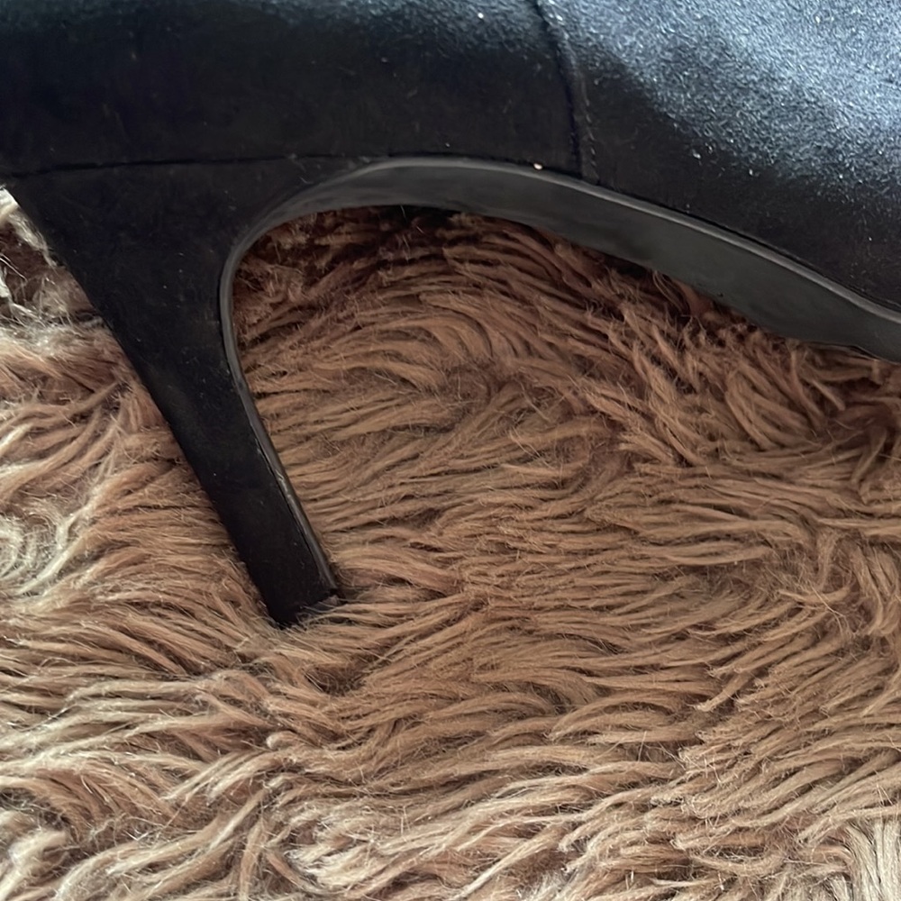 Pointed toe booties - Picture 3 of 4
